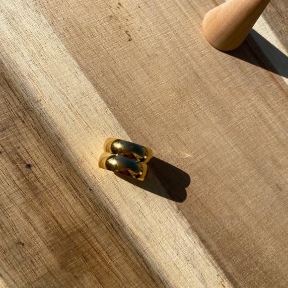 Double Gold-Colored Stainless Steel Ring. - Picture 2 of 3